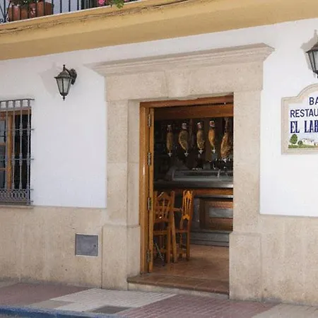 El Labrador Pensión 2*